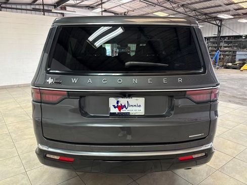 Used 2024 Jeep Wagoneer L Series II RWD image 8
