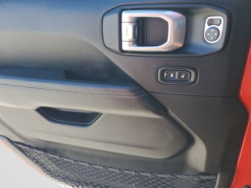 Used 2019 Jeep Wrangler Unlimited Sahara image 24