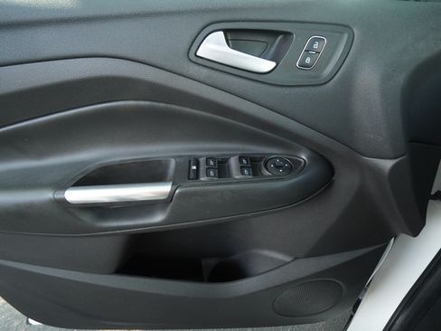 Used 2018 Ford Escape SE FWD image 11