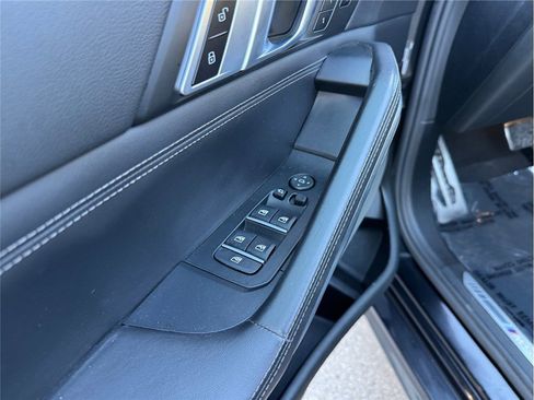 Used 2021 BMW X6 M50i w/ Dynamic Handling Package AWD/4WD image 21
