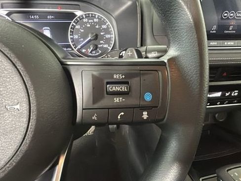 Used 2024 Nissan Rogue SV AWD/4WD image 16