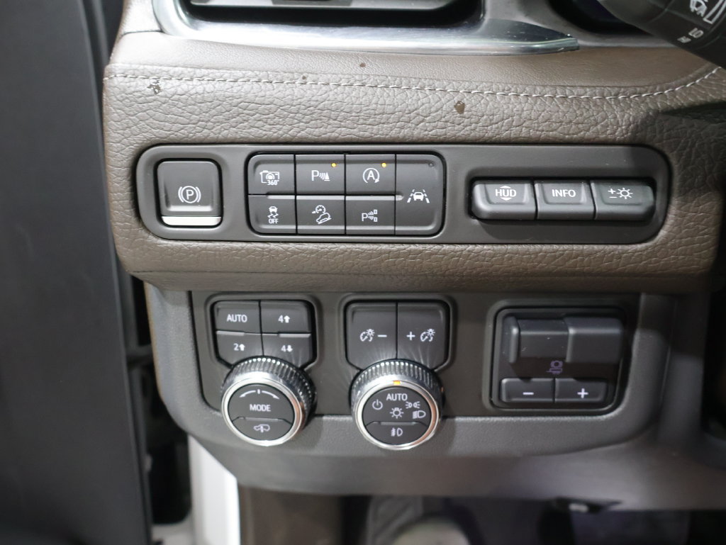 Used 2024 GMC Yukon Denali w/ Denali Reserve Package AWD/4WD image 33