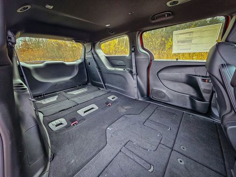 New 2026 Chrysler Pacifica Select image 35