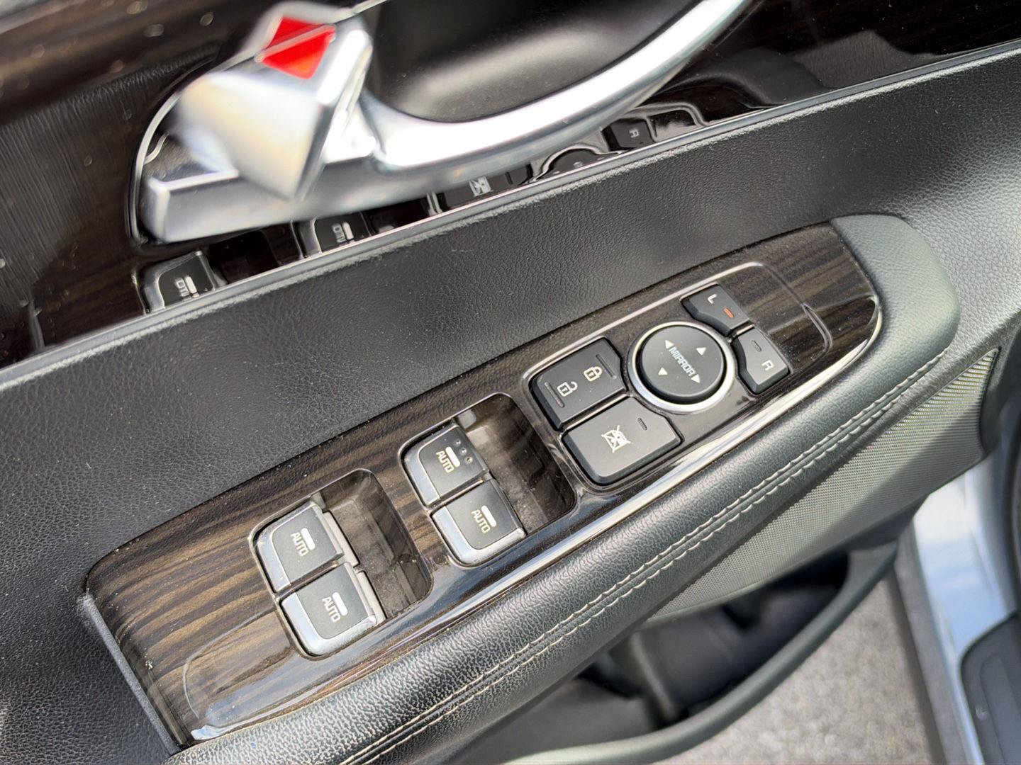 Used 2020 Kia Sorento LX FWD image 15