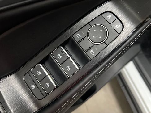 Used 2025 Nissan Rogue SL w/ SL Premium Package FWD image 14