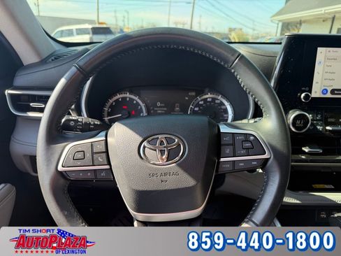 Used 2023 Toyota Highlander XLE image 11