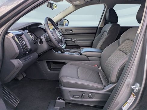 Used 2025 Nissan Pathfinder SV image 21
