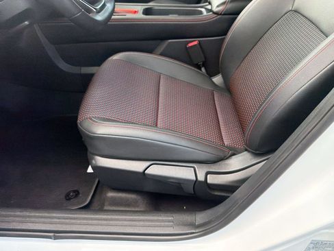 Certified 2025 Nissan Kicks SR FWD image 18