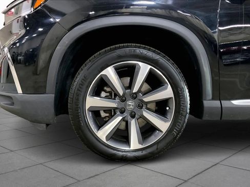 Used 2025 Honda Pilot Elite image 11