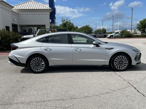 New 2025 Hyundai Sonata Limited image 8