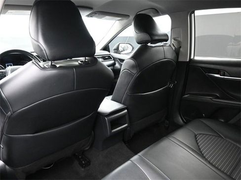 Used 2023 Toyota Camry SE image 2