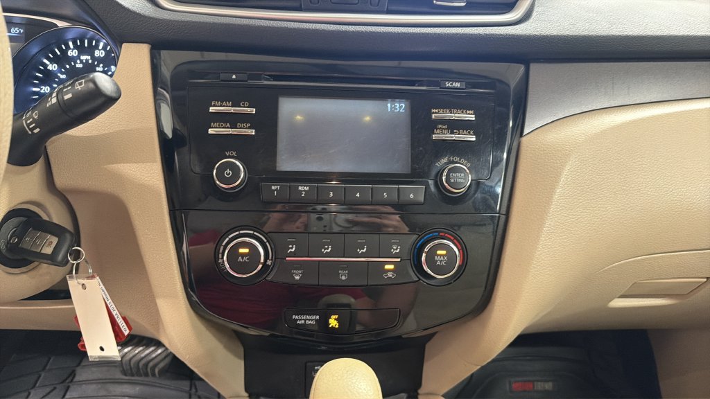 Used 2015 Nissan Rogue S w/ S Family Package FWD image 11