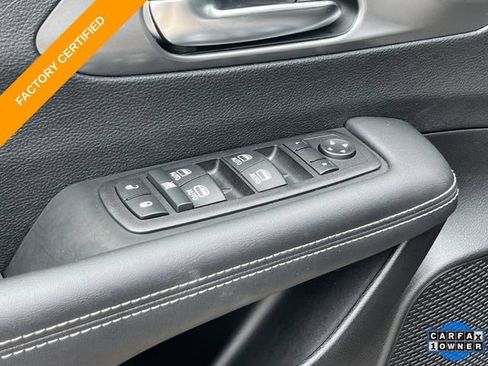 Used 2025 Chrysler Pacifica Select w/ Uconnect Theater Family Group FWD image 64