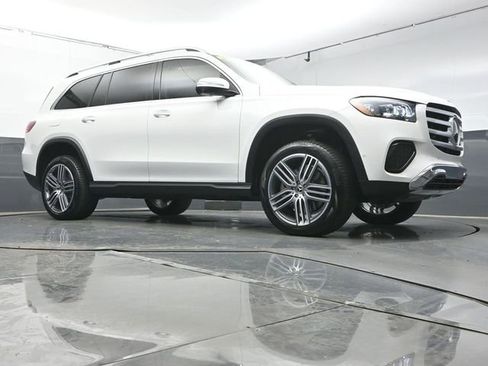 Used 2026 Mercedes-Benz GLS 450 4MATIC image 42
