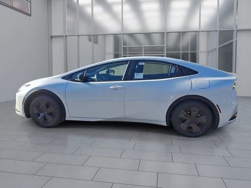 New 2026 Toyota Prius Plug-In Hybrid FWD image 2