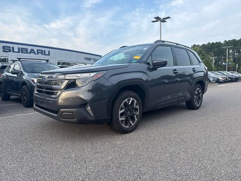 Used 2025 Subaru Forester Premium w/ Convenience Package #1 AWD/4WD image 1