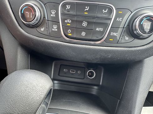 Used 2023 Chevrolet Equinox LT FWD image 48
