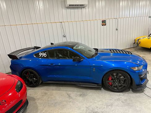Used 2021 Ford Mustang Shelby GT500 w/ Carbon Fiber Track Pack RWD image 12