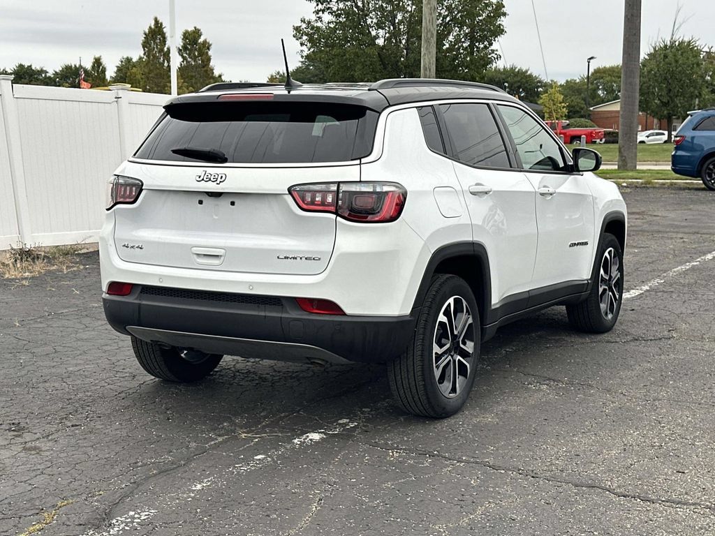 Used 2024 Jeep Compass Limited AWD/4WD image 4