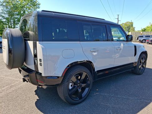 Used 2026 Land Rover Defender 110 X-Dynamic SE AWD/4WD image 2