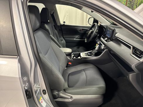 Used 2019 Toyota RAV4 LE w/ All Weather Liner Package AWD/4WD image 27
