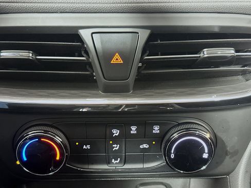 Used 2025 Buick Encore GX Preferred image 23