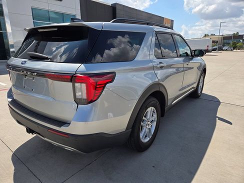 Used 2025 Ford Explorer Active w/ Active Comfort Package RWD image 3