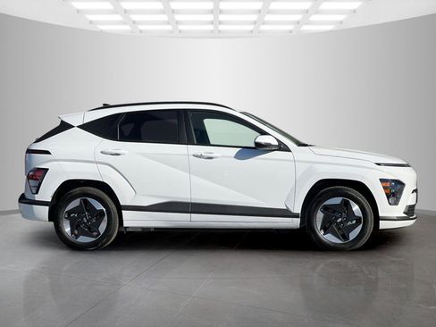 New 2025 Hyundai Kona SEL FWD image 3