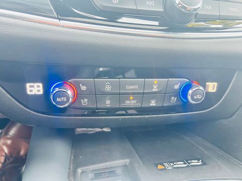 Used 2022 Buick Enclave Premium w/ Experience Buick Package image 31