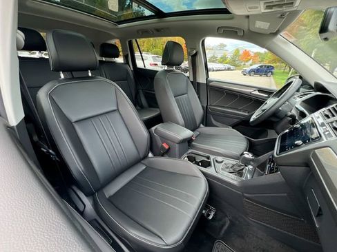 Certified 2022 Volkswagen Tiguan SE image 24