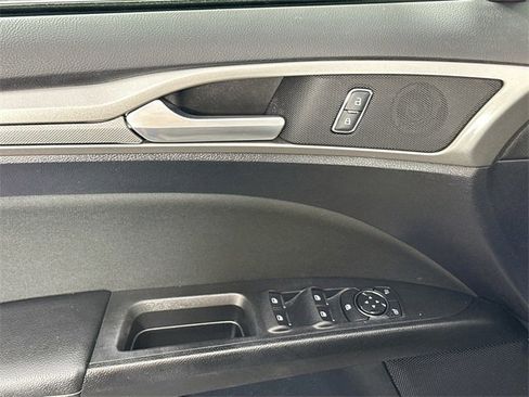 Used 2019 Ford Fusion SE image 24