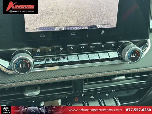Used 2024 Chevrolet Colorado Z71 w/ Z71 Convenience Package 2 AWD/4WD image 33