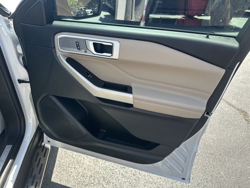 Used 2021 Ford Explorer Limited w/ Equipment Group 301A RWD image 16