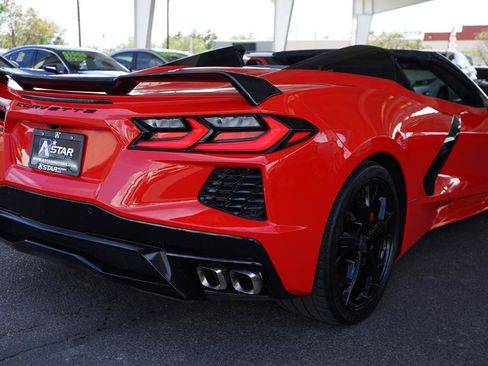 Used 2021 Chevrolet Corvette Stingray Premium Conv w/ Z51 Performance Package RWD image 3
