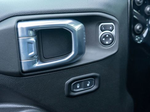 Used 2021 Jeep Wrangler Rubicon w/ Cold Weather Group image 14