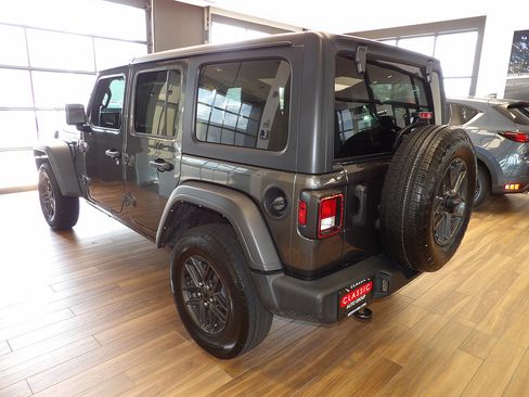 Used 2024 Jeep Wrangler Unlimited Sport AWD/4WD image 8