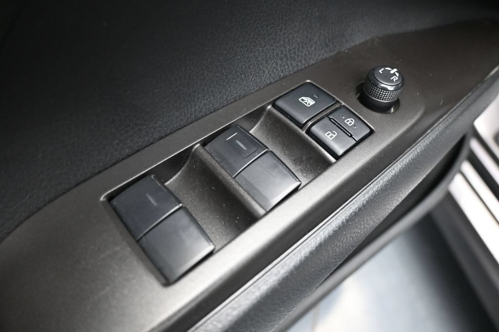 Used 2022 Toyota Camry SE FWD image 11