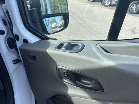 New 2025 Ford Transit 250 148 Medium Roof image 31