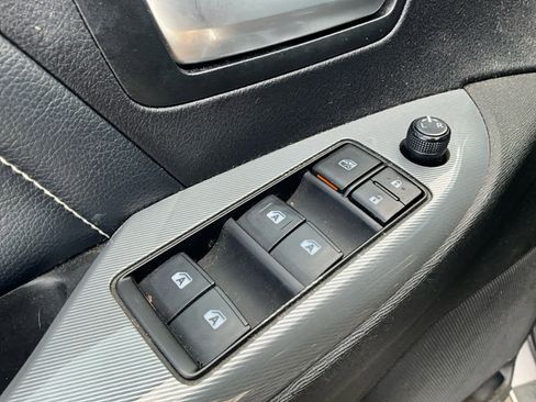 Used 2018 Toyota Sienna SE Premium w/ Carpet Mat Package image 15