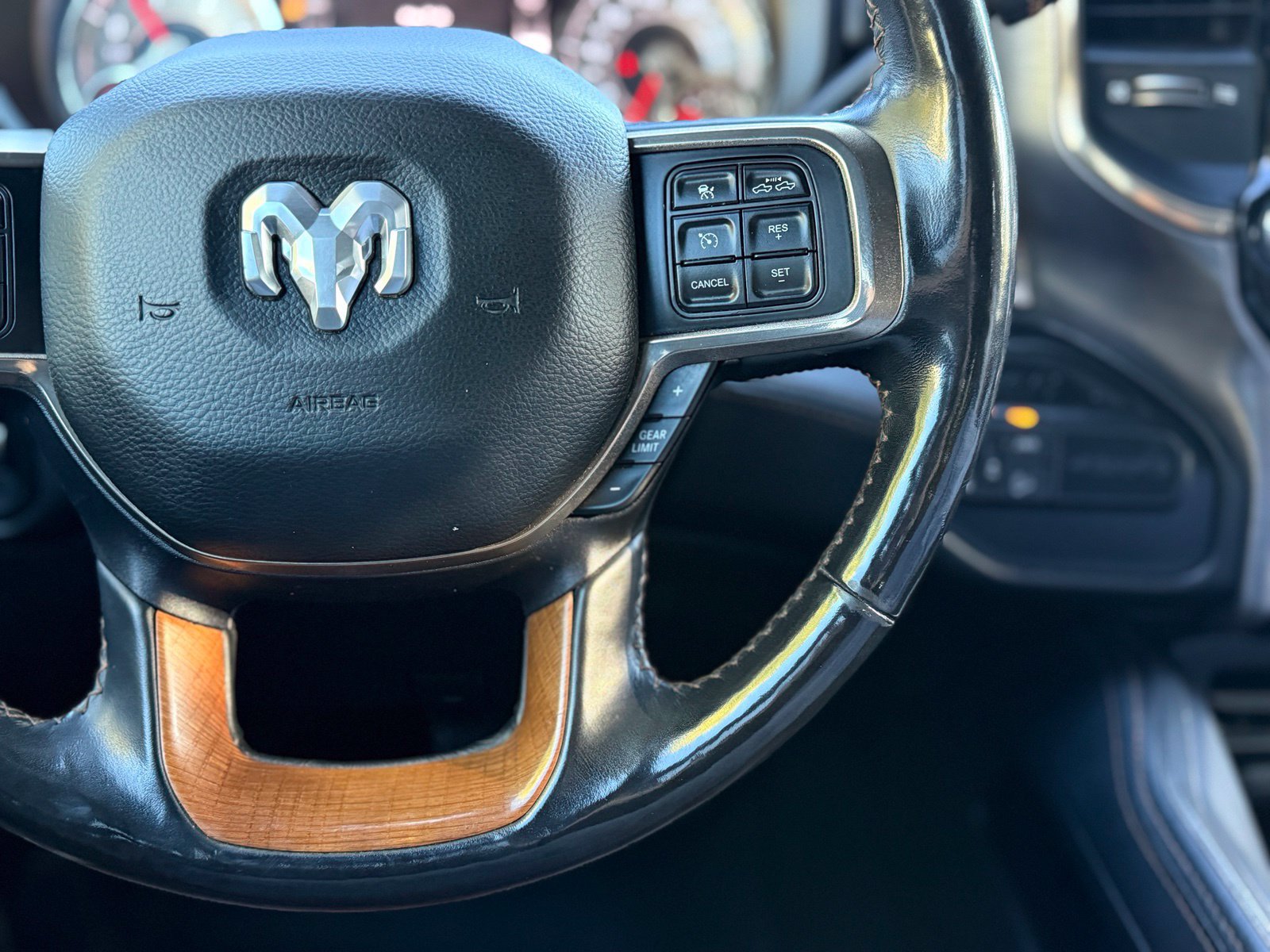 Used 2020 RAM 2500 Limited AWD/4WD image 26