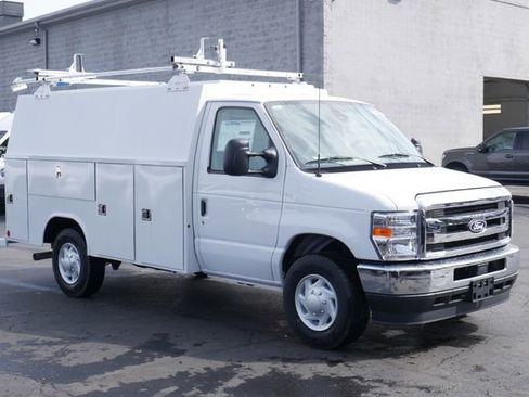 New 2026 Ford E-350 and Econoline 350 Super Duty w/ Power Equipment Group RWD image 4