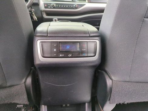 Used 2019 Toyota Highlander LE image 16