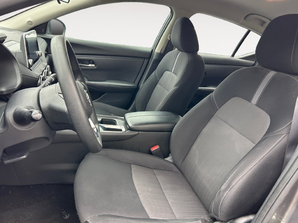 Used 2025 Nissan Sentra SV FWD image 9