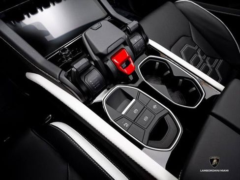 Used 2026 Lamborghini Urus SE AWD/4WD image 27