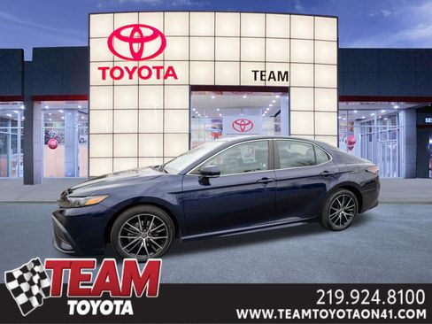 Used 2021 Toyota Camry SE w/ Cold Weather Package image 1