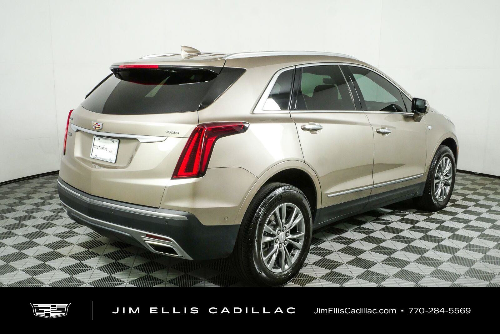 Used 2023 Cadillac XT5 Premium Luxury w/ Technology Package FWD image 3
