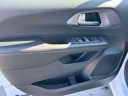 New 2026 Chrysler Voyager LX image 20