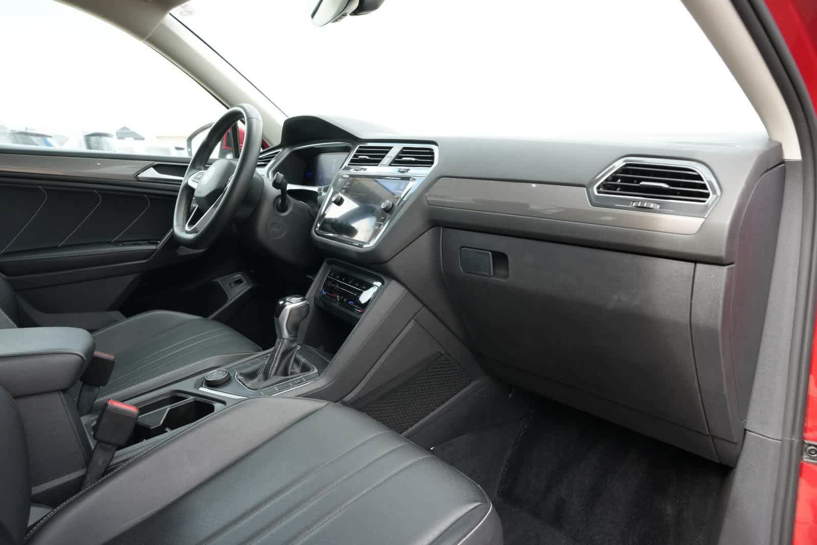Used 2022 Volkswagen Tiguan SE AWD/4WD image 21