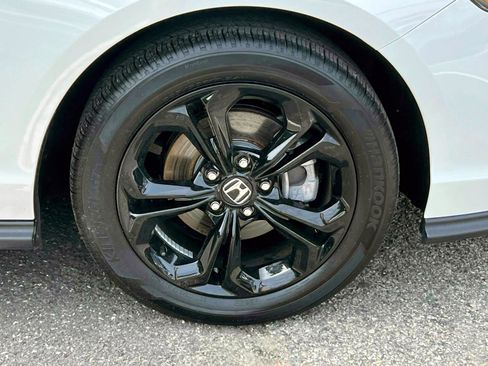 Used 2025 Honda Accord SE image 9