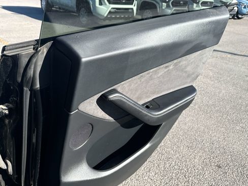 Used 2021 Tesla Model Y Long Range image 21